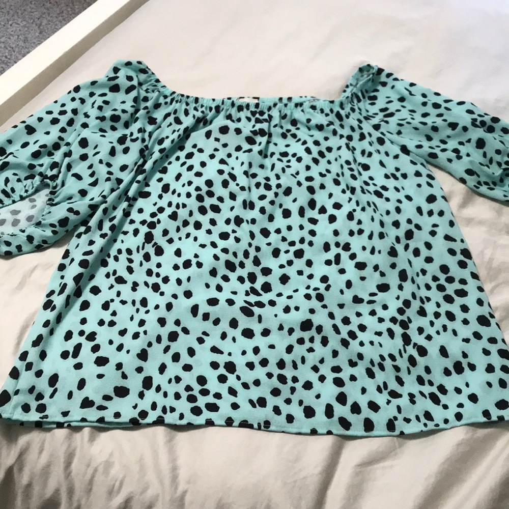 Fun blouse, never worn! 💚🖤